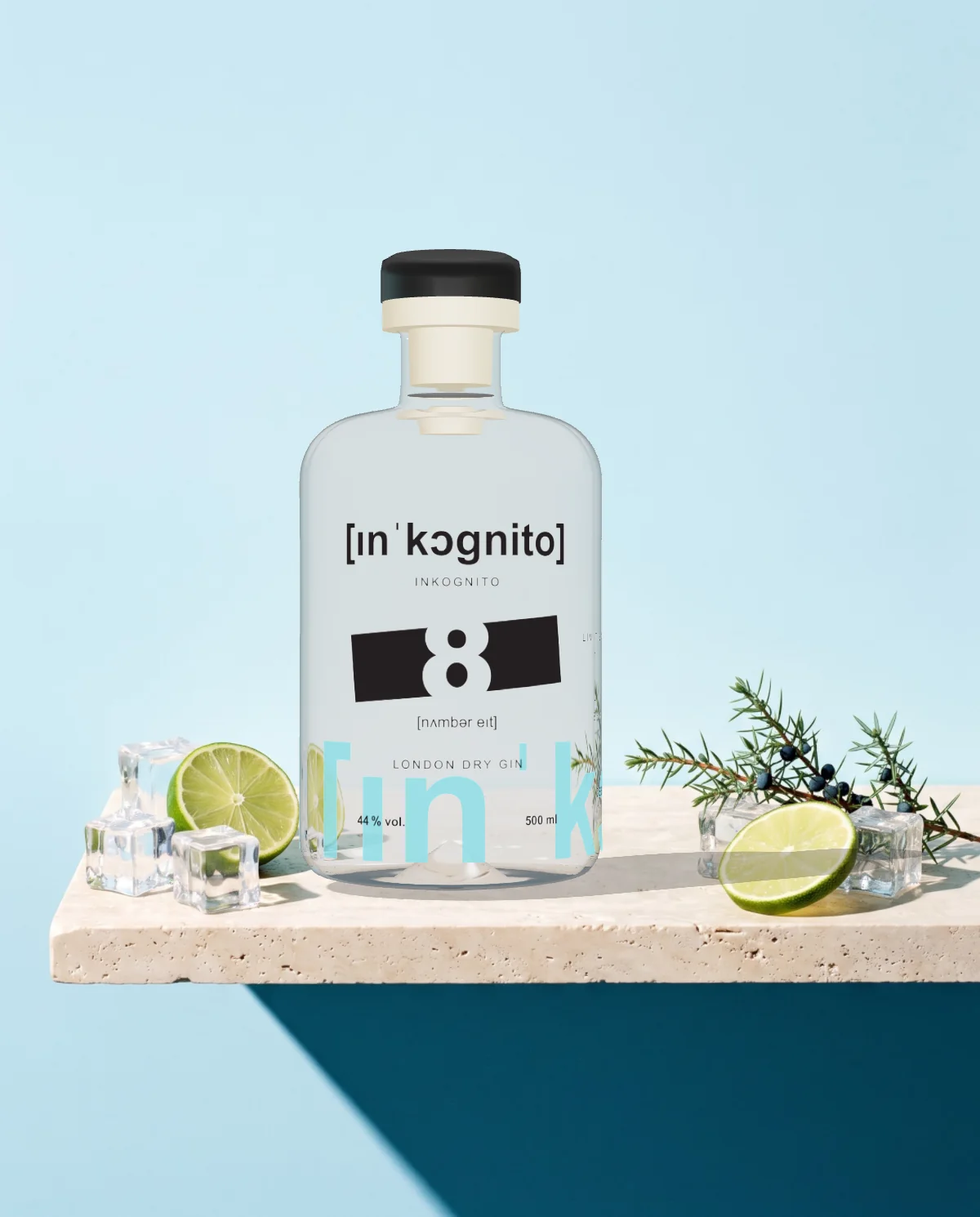 Nr. 8 London Dry Gin auf einem Steinsockel in der Sommersonne